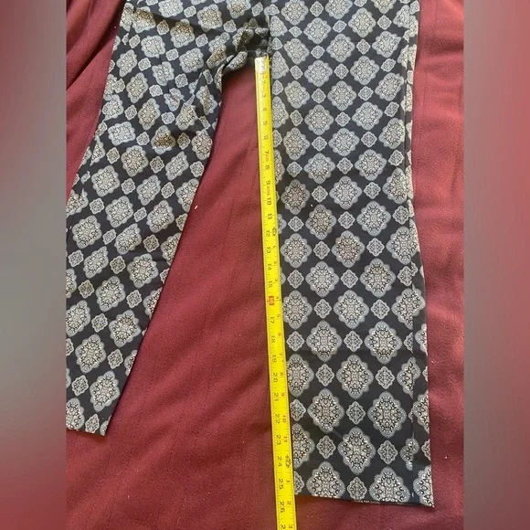 Ann Taylor Blue Cropped Pants with Medallion Design - Picture 5 of 6